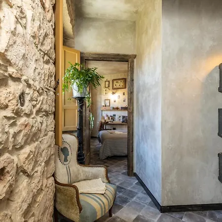 Via Roma Charming Rooms-2